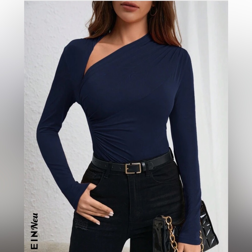 SHEINNeu Solid Asymmetrical Neck Tee